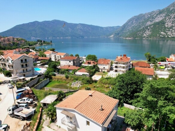 Kuća apartmanskog tipa u Risnu, Kotor — fotografija 2
