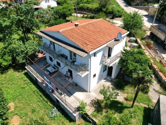 Kuća apartmanskog tipa u Risnu, Kotor — fotografija 3
