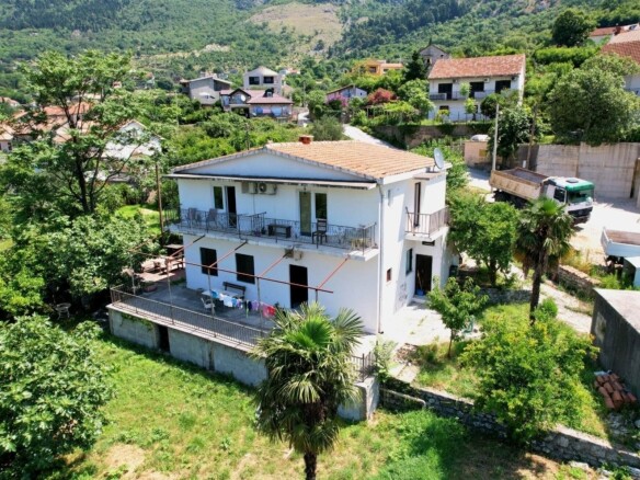 Kuća apartmanskog tipa u Risnu, Kotor — fotografija 6