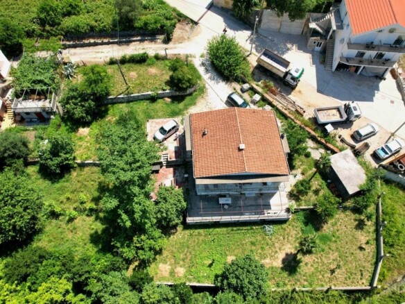 Kuća apartmanskog tipa u Risnu, Kotor — fotografija 9