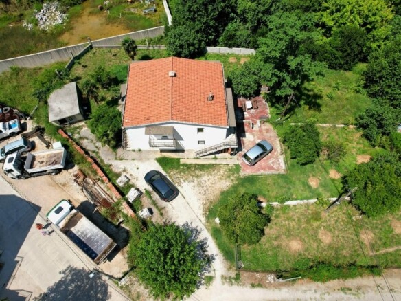 Kuća apartmanskog tipa u Risnu, Kotor — fotografija 10