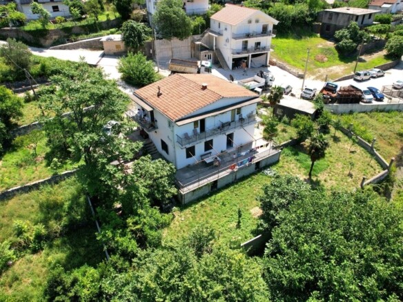 Kuća apartmanskog tipa u Risnu, Kotor — fotografija 12