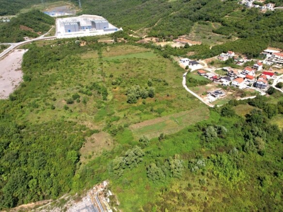Urbanizovan plac u Lastvi Grbaljskoj, Budva — fotografija 6