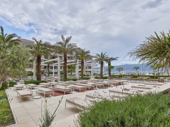 Trosoban stan 200 m² – Tivat — fotografija 8