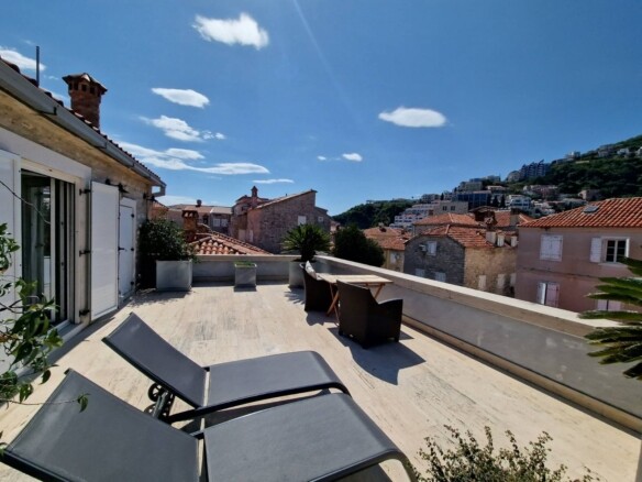 Trosoban stan 192 m² – Stari Grad Budva, Budva — fotografija 15