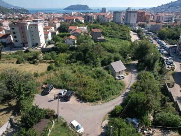 Plac sa građevinskom dozvolom u Budvi — fotografija 2