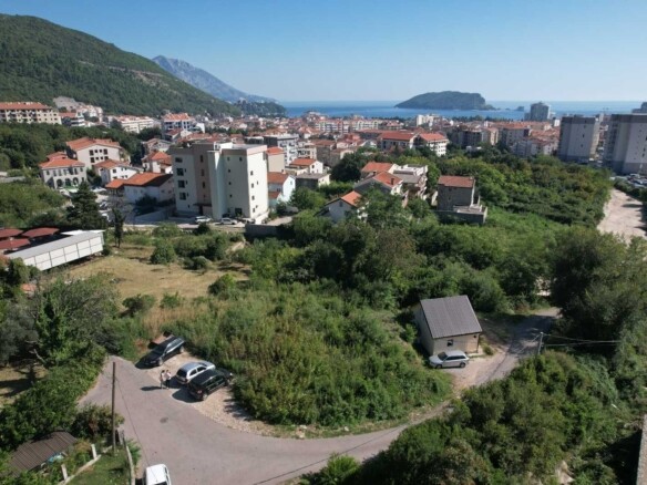 Plac sa građevinskom dozvolom u Budvi — fotografija 4