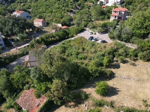 Plac sa građevinskom dozvolom u Budvi — fotografija 5
