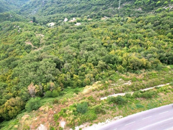 Neurbanizovan plac u Markovićima, Budva — fotografija 5
