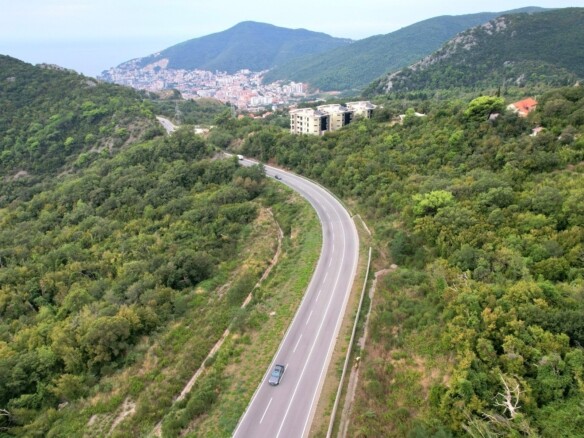 Neurbanizovan plac u Markovićima, Budva — fotografija 7