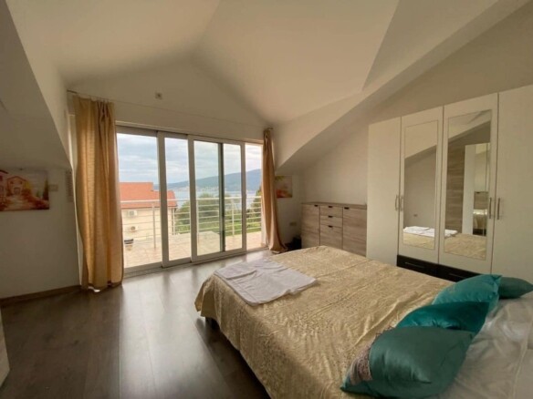 Trosoban stan Baošići