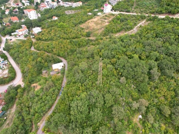 Urbanizovan plac u mjestu Markovići, Budva — fotografija 2