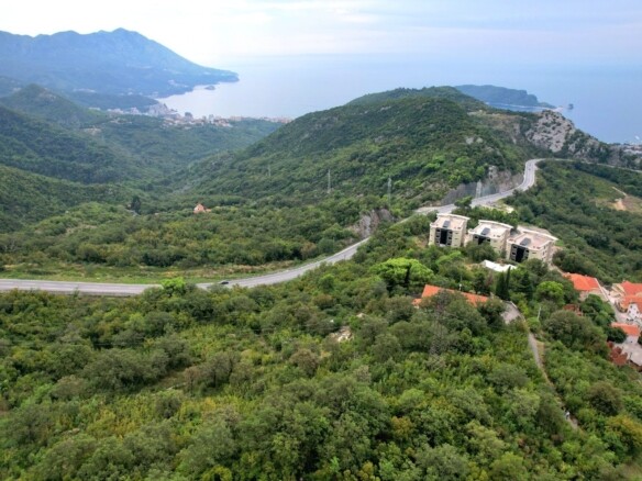 Urbanizovan plac u Markovićima, Budva — fotografija 2