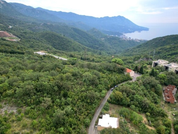 Urbanizovan plac u Markovićima, Budva — fotografija 4