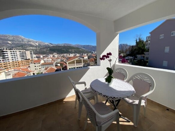 Izdavanje: Trosoban stan 80 m² – Bijeli Do, Budva — fotografija 2