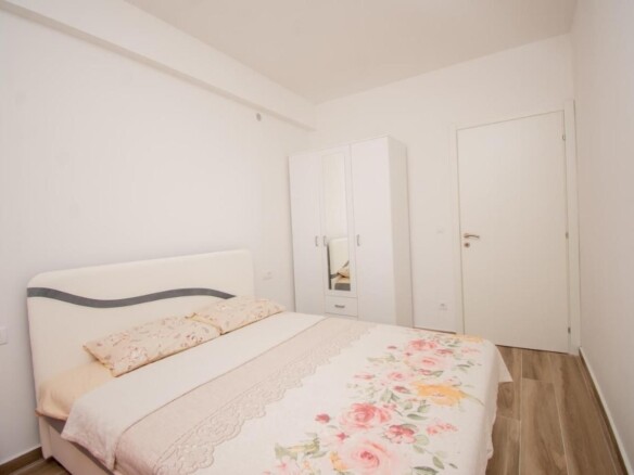 Jednosoban stan sa garažnim mjestom u centru Budve — fotografija 4