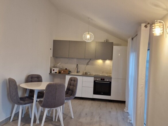 Moderna kuća sa 8 stanova u Gradiosnici, Tivat — fotografija 3