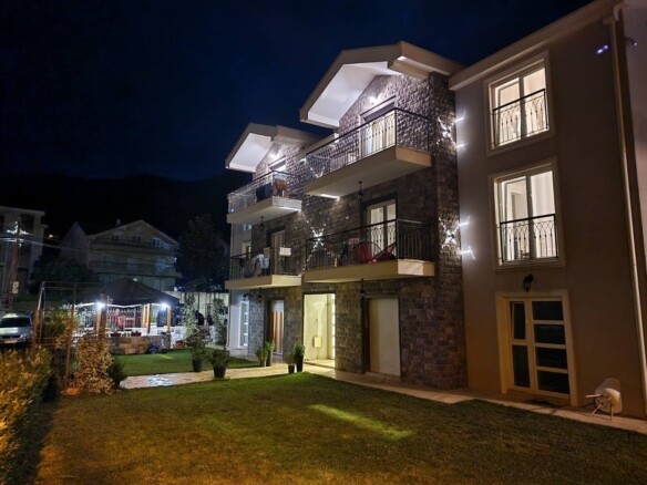 Moderna kuća sa 8 stanova u Gradiosnici, Tivat — fotografija 9