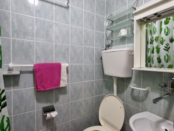 Dvosoban stan sa dvorištem u Budvi — fotografija 14