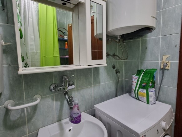 Dvosoban stan sa dvorištem u Budvi — fotografija 15