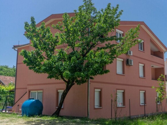 Trospratna kuća apartmanskog tipa u Lastvi Grbaljskoj, Budva — fotografija 2