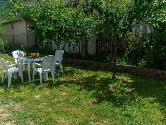 Trospratna kuća apartmanskog tipa u Lastvi Grbaljskoj, Budva — fotografija 9