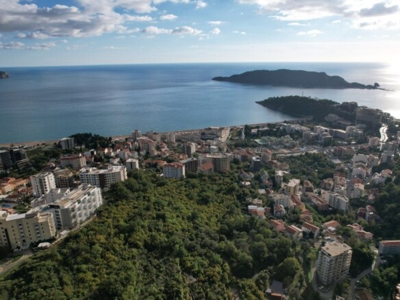 Plac sa pogledom na more u Bečićima, Budva — fotografija 2