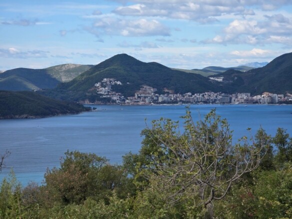 Urbanizovan plac s pogledom na more, Blizikuće, Budva — fotografija 10