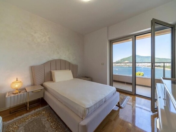 Izdavanje: Trosoban stan 150 m² – Budva — fotografija 12