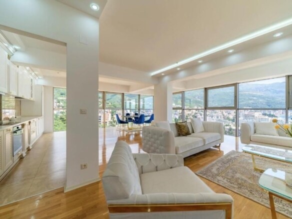 Izdavanje: Trosoban stan 150 m² – Budva — fotografija 17