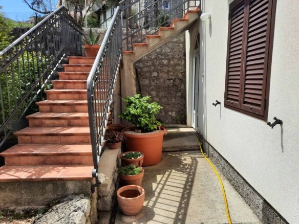 Kuća sa dvorištem u Škaljarima, Kotor — fotografija 7