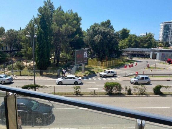 Dvosoban stan u centru Budve — fotografija 3