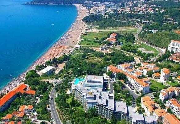 Plac u Bečićima, Budva — fotografija 2