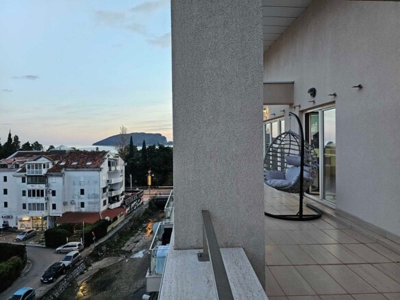 Dvosoban penthaus sa pogledom na more, Budva — fotografija 18