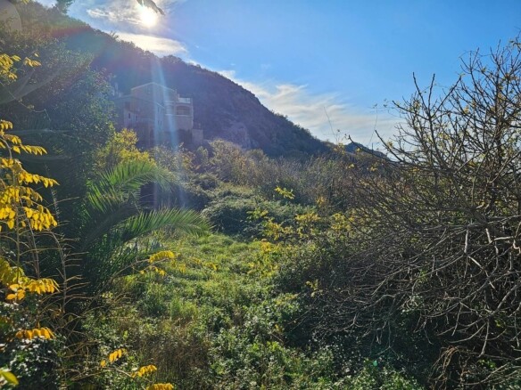 Urbanizovan plac sa pogledom na more u Bečićima, Budva — fotografija 3