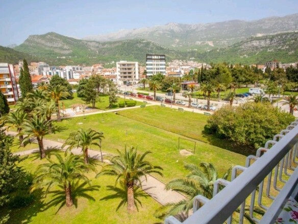 Jednosoban stan sa dvije terase u centru Budve — fotografija 2