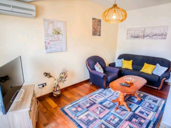 Jednosoban stan sa dvije terase u centru Budve — fotografija 6