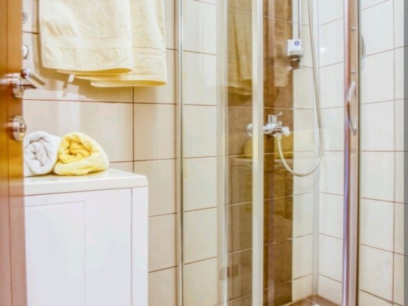 Jednosoban stan sa dvije terase u centru Budve — fotografija 8