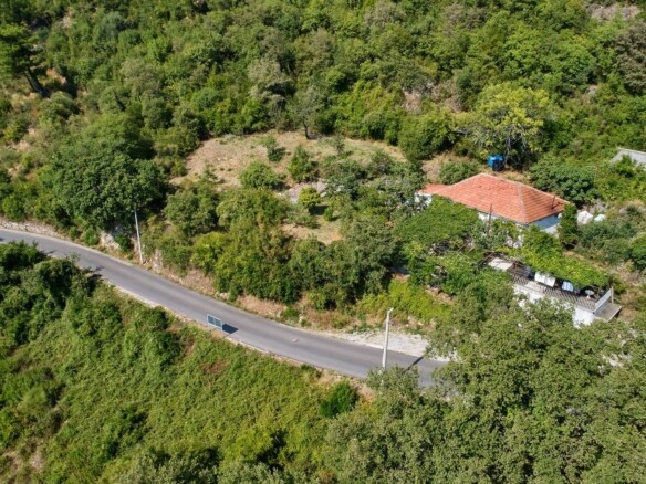 Građevinski plac u Kavaču, Kotor — fotografija 4