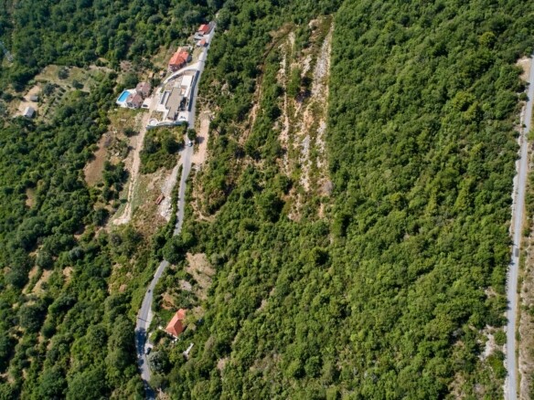 Građevinski plac u Kavaču, Kotor — fotografija 8