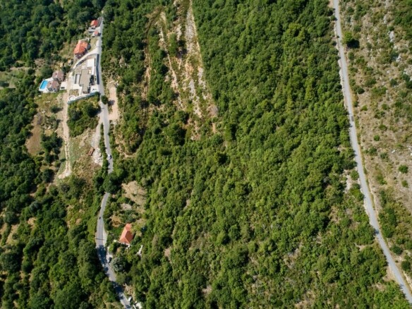 Građevinski plac u Kavaču, Kotor — fotografija 9