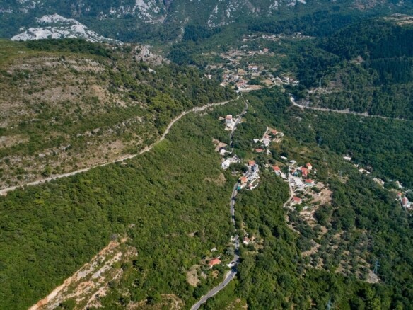 Građevinski plac u Kavaču, Kotor — fotografija 10
