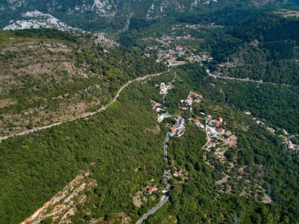 Građevinski plac u Kavaču, Kotor — fotografija 11