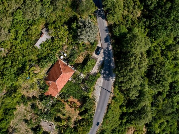Građevinski plac u Kavaču, Kotor — fotografija 12