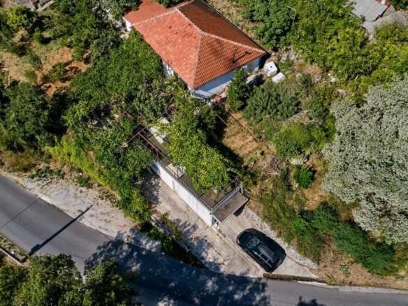 Građevinski plac u Kavaču, Kotor — fotografija 13