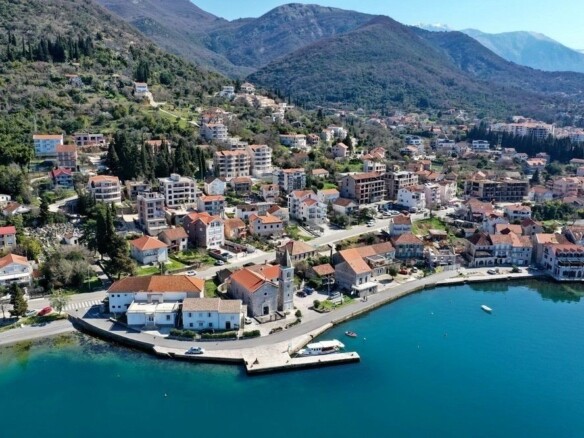 Urbanizovan plac sa pogledom na more, Donja Lastva, Tivat — fotografija 8