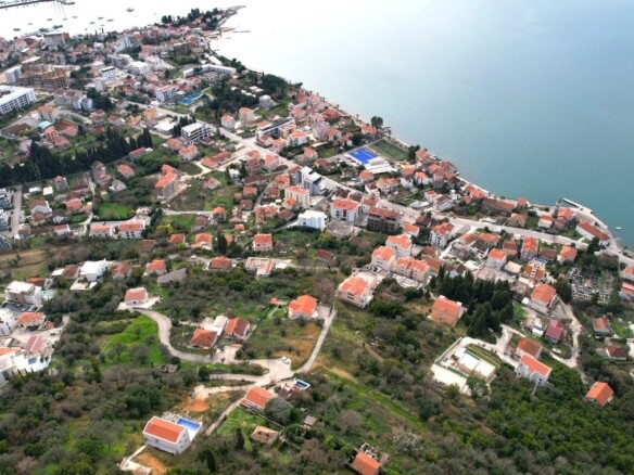 Urbanizovan plac sa pogledom na more, Donja Lastva, Tivat — fotografija 12