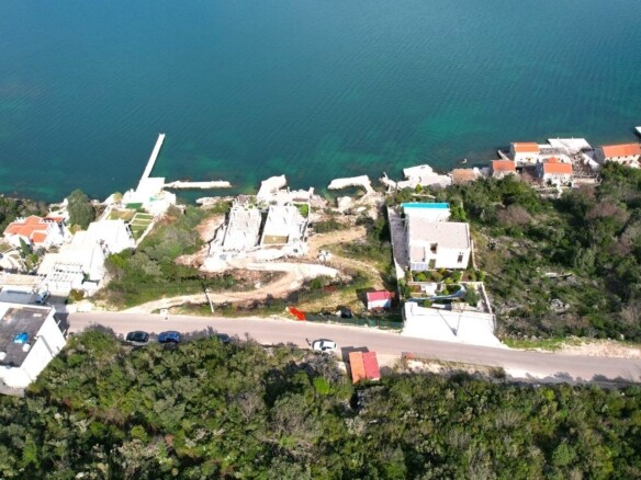 Plac sa pogledom na more u Radovićima, Tivat — fotografija 3