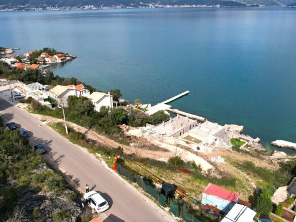 Plac sa pogledom na more u Radovićima, Tivat — fotografija 5