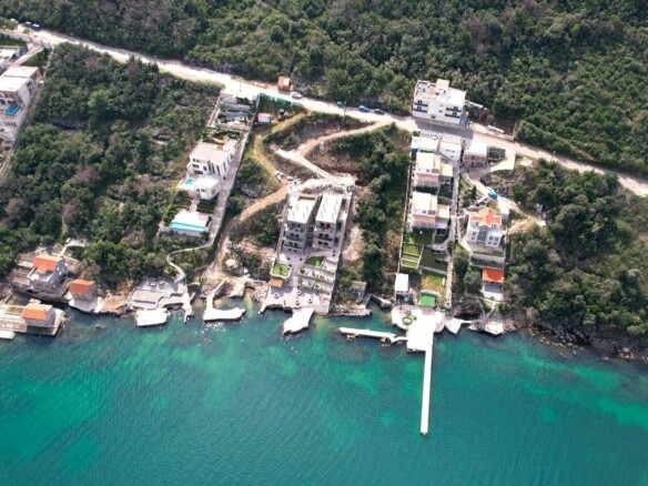 Plac sa pogledom na more u Radovićima, Tivat — fotografija 6